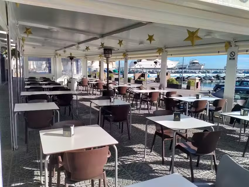 Restaurant L&acute;&Agrave;ncora