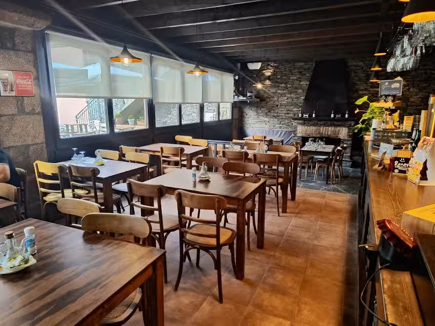 Restaurant l&rsquo;Isard a Bolvir (Cerdanya). Trinxat, escudella, entrecot, filet a la pedra i molt m&eacute;s.