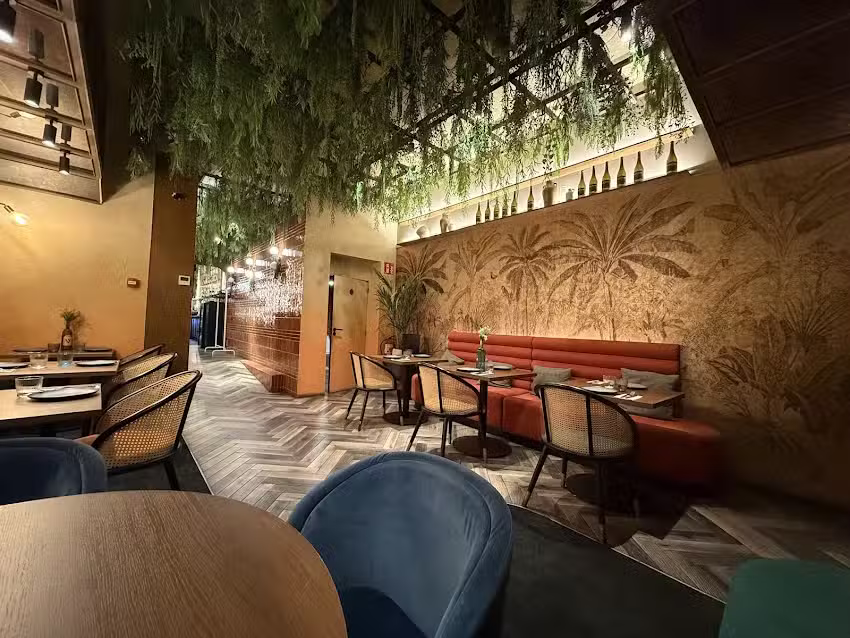 Restaurant Mara&ntilde;a