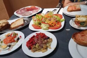 Restaurant~Masia Canals & Munn&eacute;. Cal&ccedil;otades Sant Sadurni. Dinars per grups.