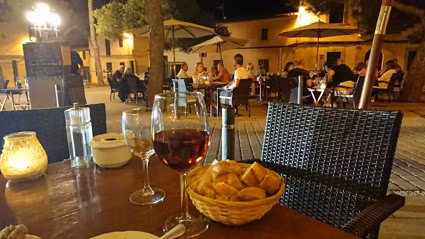 Restaurant Sa Pla&ccedil;a