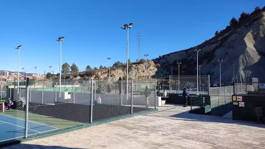 RESTAURANT TOP TENNIS & CRISS