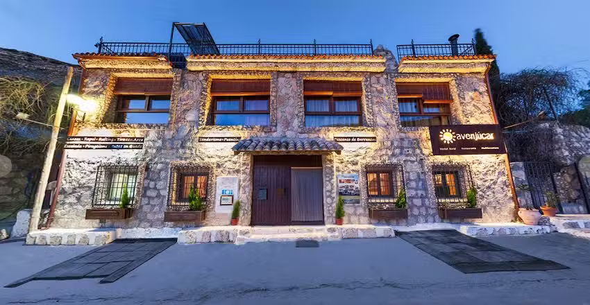 Restaurante Avenj&uacute;car