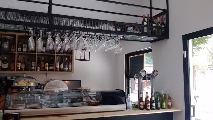 RESTAURANTE BAR CAFETERIA BARAJAS J&acute;L