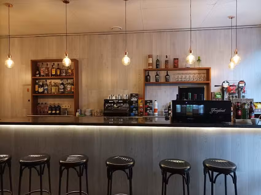 Restaurante &ndash; Bar Sk&ouml;ll Pool & Beer