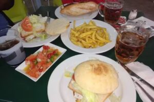 Restaurante Bebe y Come