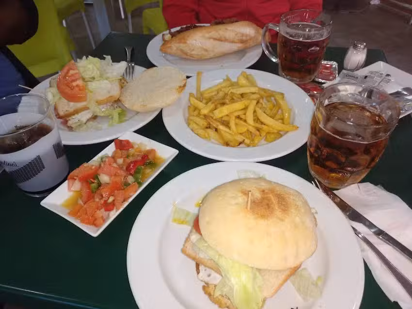 Restaurante Bebe y Come