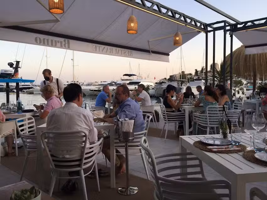 Restaurante Bruno Port Calanova &ndash; Amplia y soleada terraza sobre el mar ️