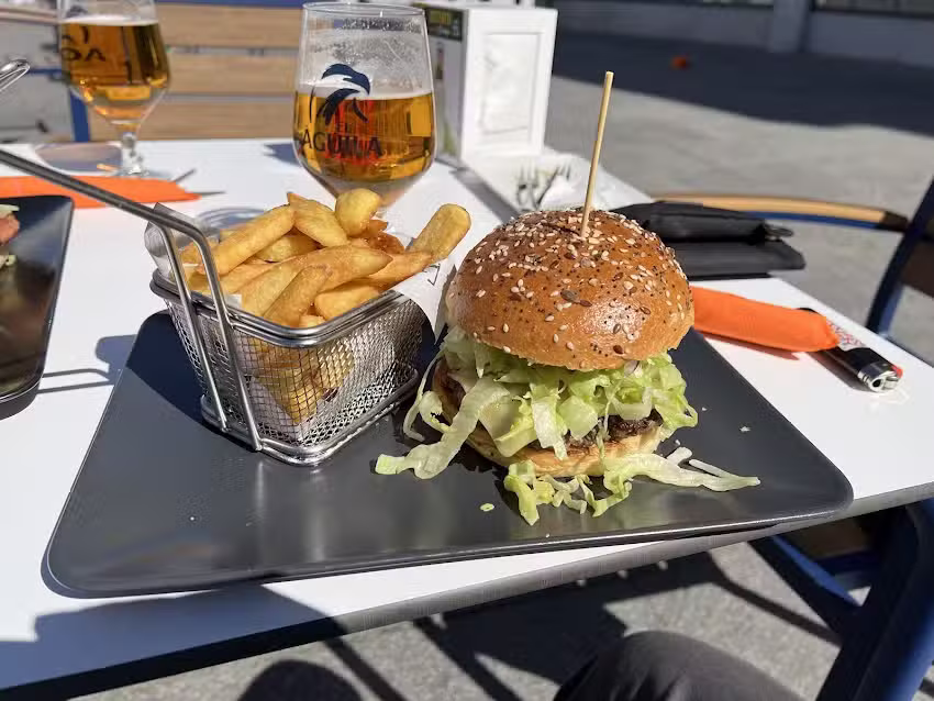 Restaurante Caf&eacute; Grill La Luna