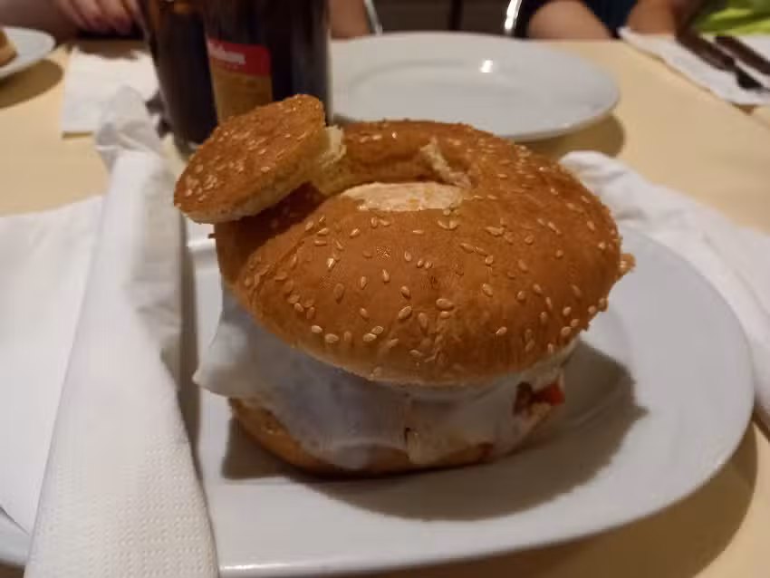 Restaurante cervecer&iacute;a A&iacute;