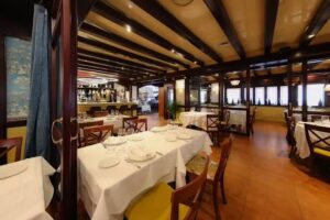 Restaurante cocteler&iacute;a Castillo de Javier