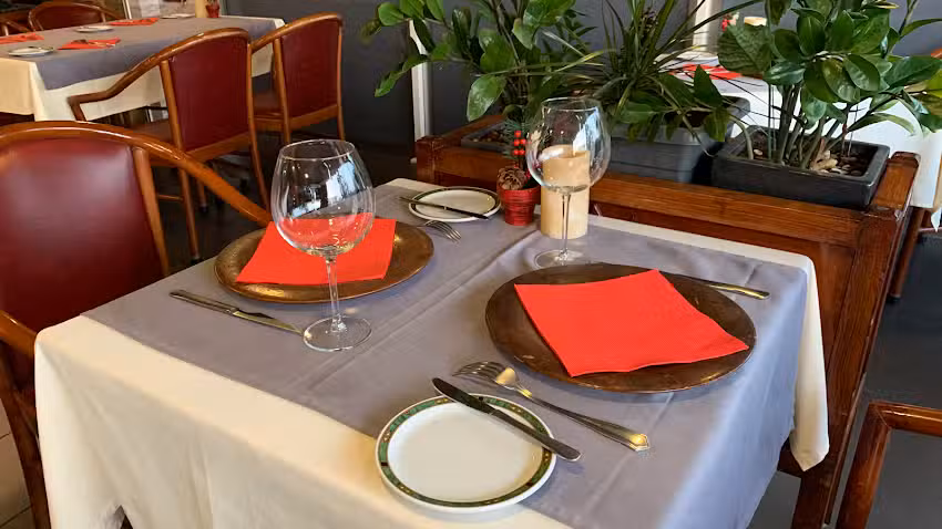 Restaurante Don Quijote y terraza C&oacute;rner