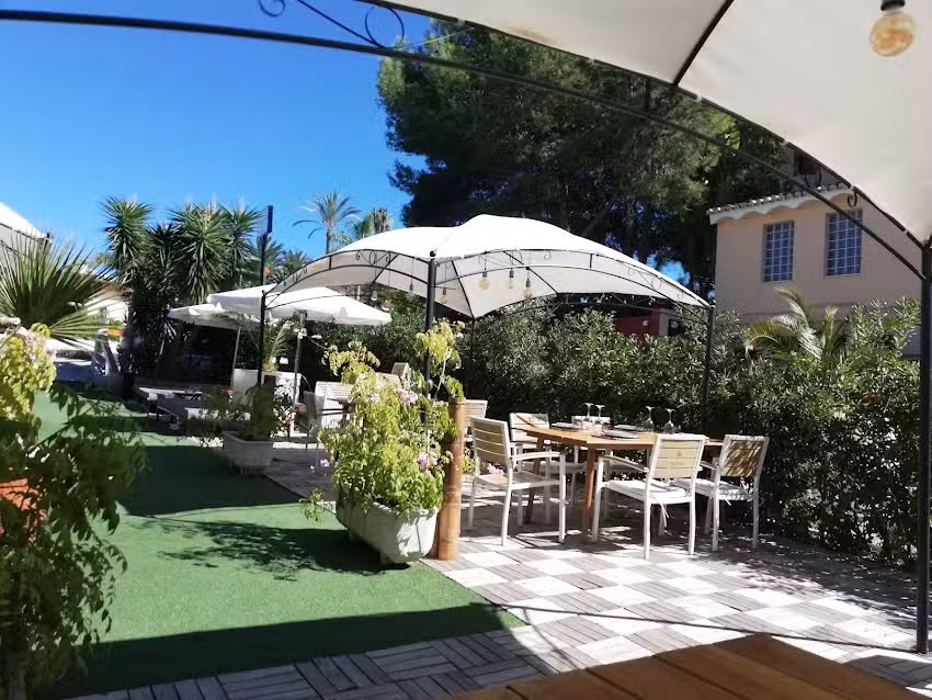 Restaurante El Asombro Garden Grill