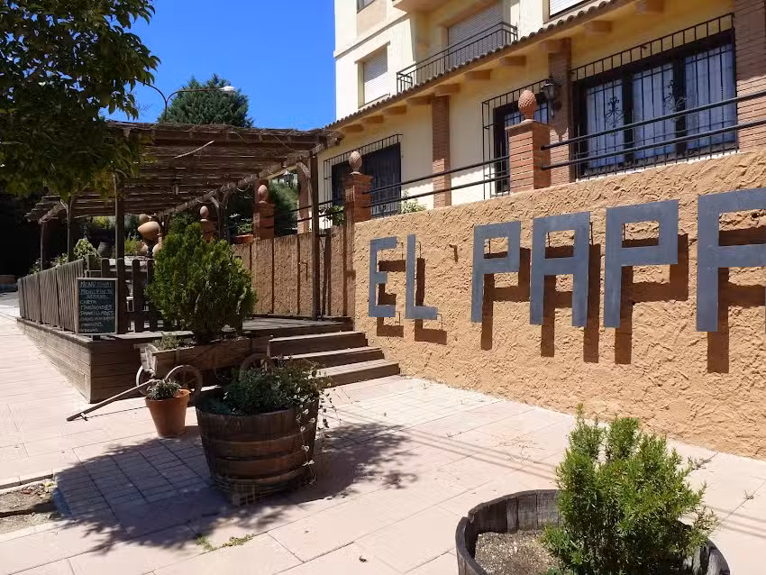 Restaurante El Papa & El Moli de Pontons suites con jacuzzi- escapadas rom&aacute;nticas