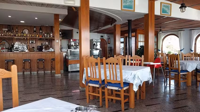 Restaurante Faro playa & Charc&ograve;n Beach
