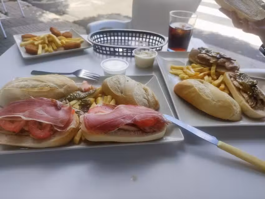 Restaurante Hermanos Morales (Estamos abiertos en Marqu&eacute;s de Nervi&oacute;n)