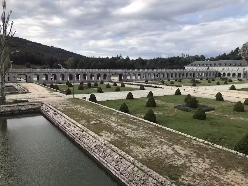 Restaurante Hospeder&iacute;a Santa Cruz del Valle de Los Ca&iacute;dos