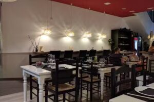 Restaurante Japon&eacute;s &ndash; KAZOKU