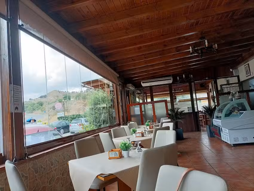 Restaurante la Cruz de piedra