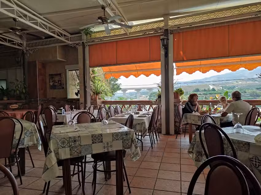 Restaurante La Cumbre Molv&iacute;zar