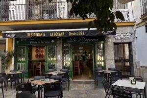 Restaurante La Decana (pe&ntilde;a b&eacute;tica puerta de la carne)