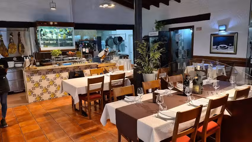 Restaurante La Mas&iacute;a