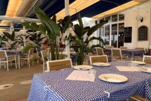 Restaurante La Palmera Agua Amarga | A pie de playa