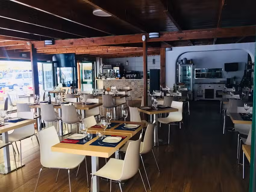 Restaurante La Proa beach