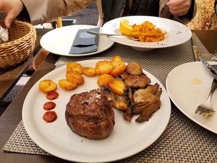 Restaurante Los Manueles &ndash; Reyes Cat&oacute;licos