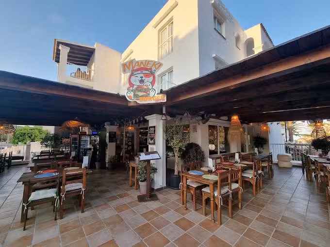 Restaurante Maneki Burger & Sushi