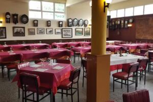 Restaurante Marisol, el de los Relojes antiguos.