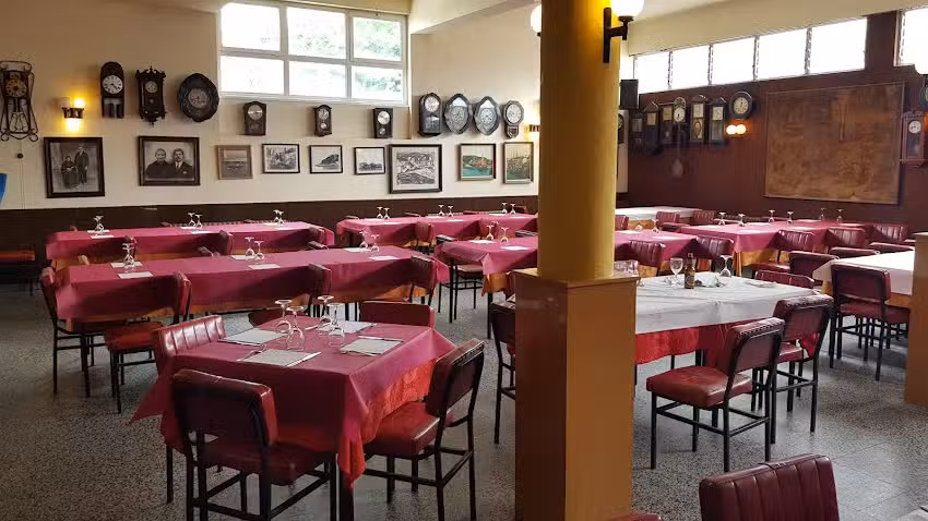 Restaurante Marisol, el de los Relojes antiguos.