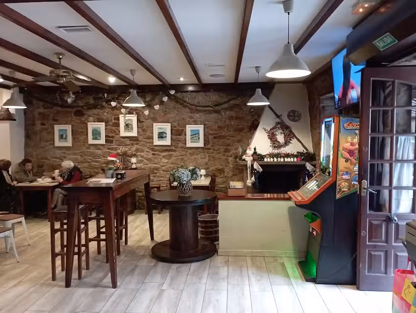 Restaurante Mes&oacute;n a r&uacute;a