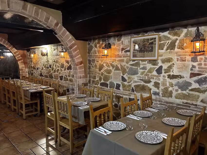 Restaurante Mes&oacute;n Las Cuevas