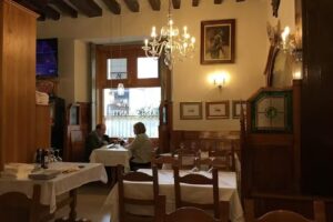 Restaurante Mes&oacute;n Los Arcos
