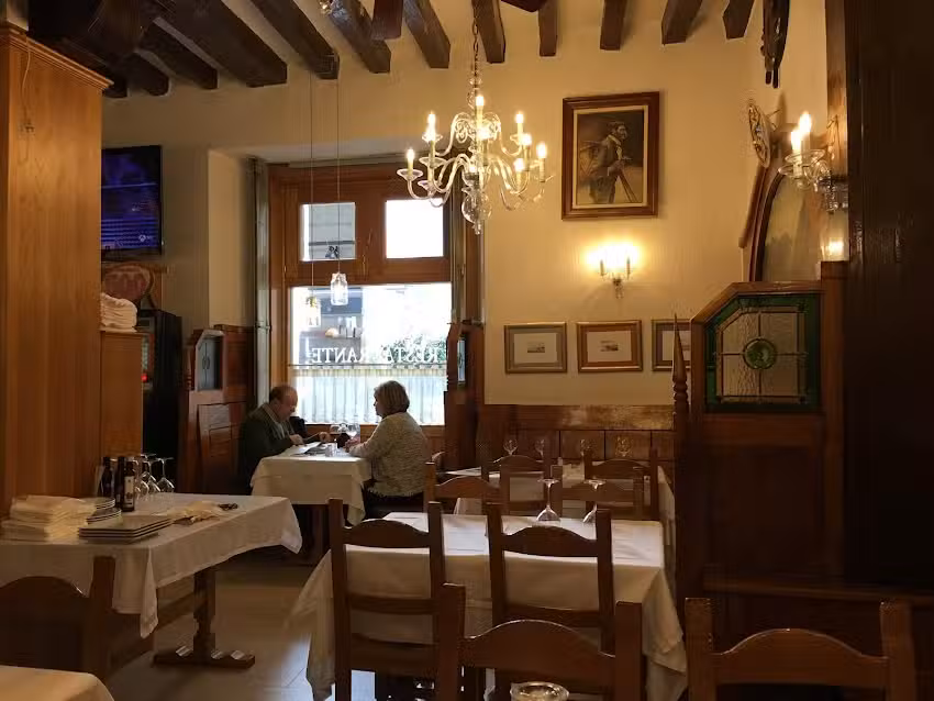 Restaurante Mes&oacute;n Los Arcos