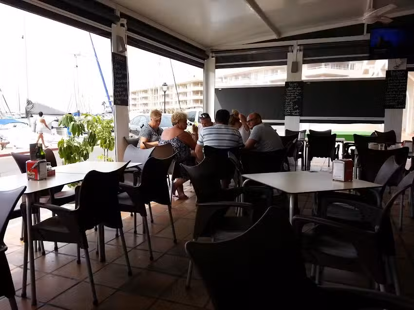 RESTAURANTE MUELLE TRECE ALMERIMAR