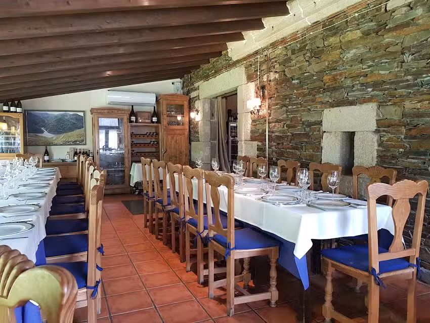 Restaurante O Castelo, Adega Algueira, Doade