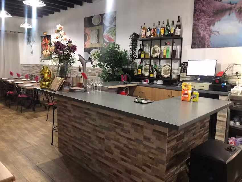 Restaurante oriental los palillos