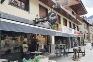 Restaurante &ndash; Pizzer&iacute;a Chapeau