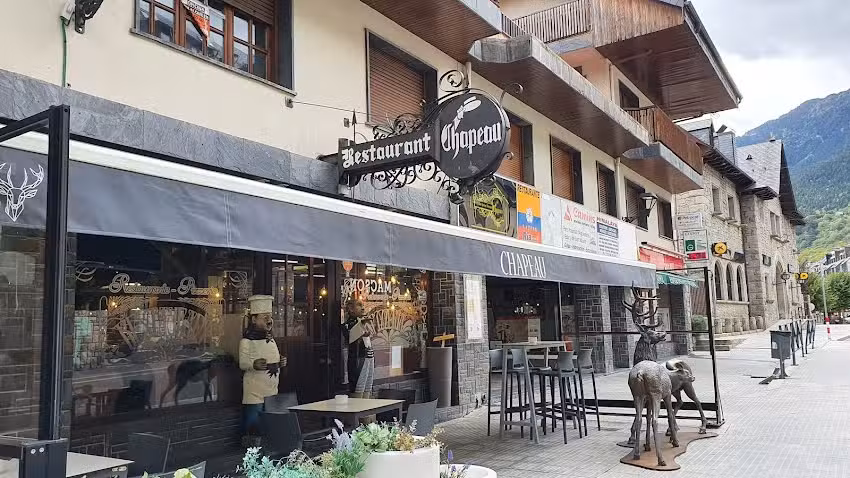 Restaurante &ndash; Pizzer&iacute;a Chapeau