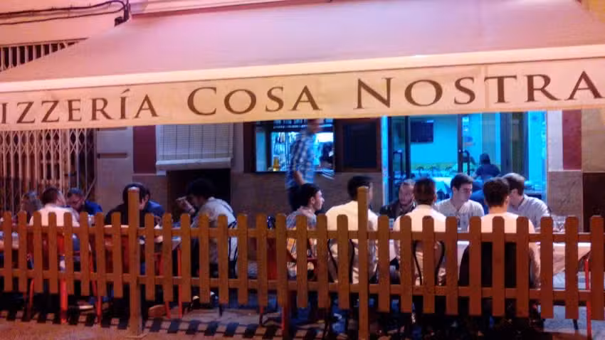 Restaurante Pizzer&iacute;a Cosa Nostra