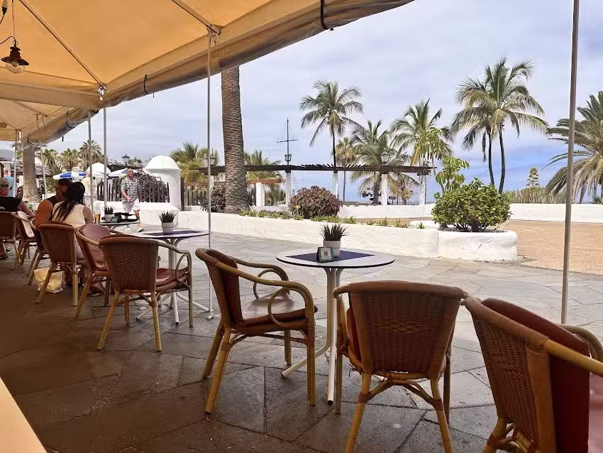 Restaurante Pizzer&iacute;a El Lago