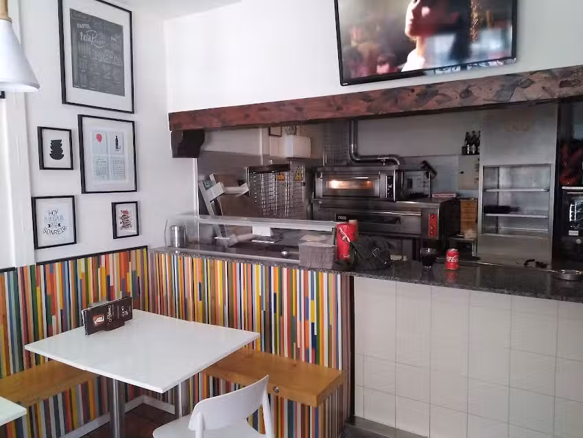 Restaurante Pizzer&iacute;a LaTahona