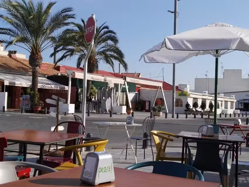 Restaurante pizzer&iacute;a Lilli / Plaza Nueva