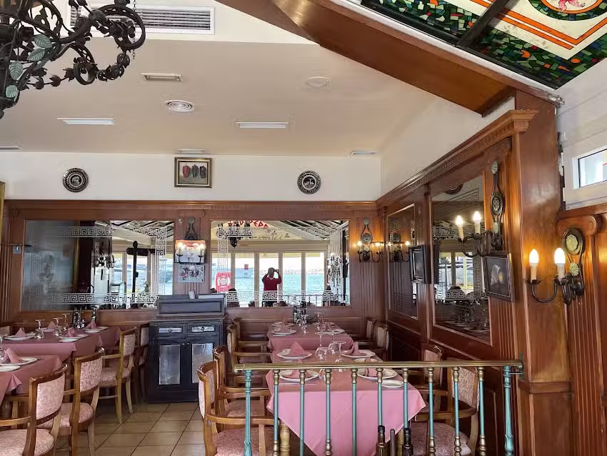 Restaurante Red Pepper Puerto Ban&uacute;s