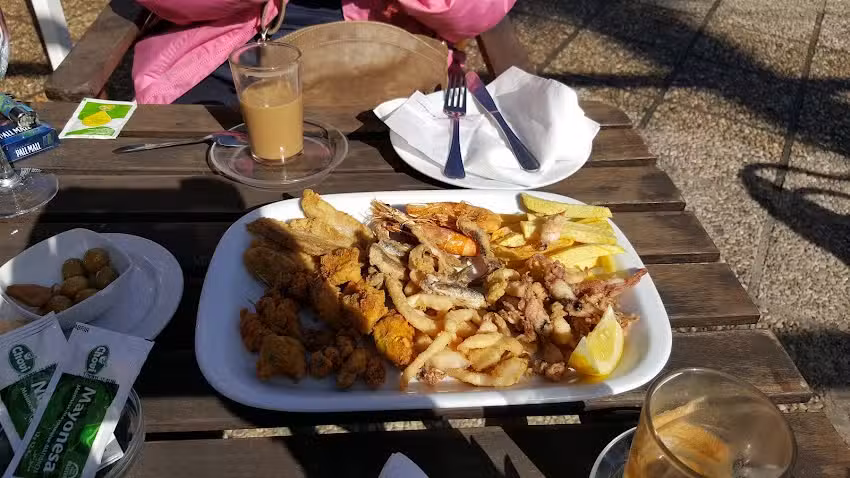 Restaurante Rigoletto est&aacute; abierto. En horarios normales de comida y cenas.