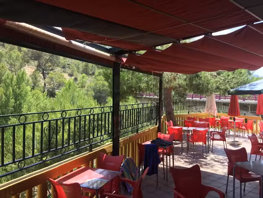 RESTAURANTE R&Iacute;O SEGURA.