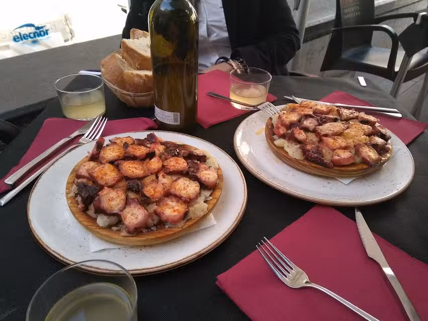 Restaurante Taper&iacute;a Pulper&iacute;a Ligaz&oacute;n