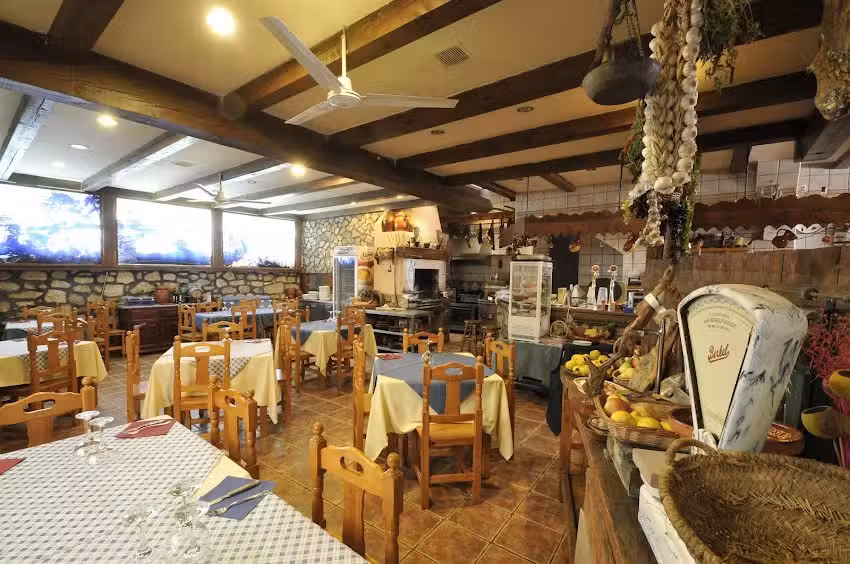 Restaurante y alojamiento rural Asador Casa Parri